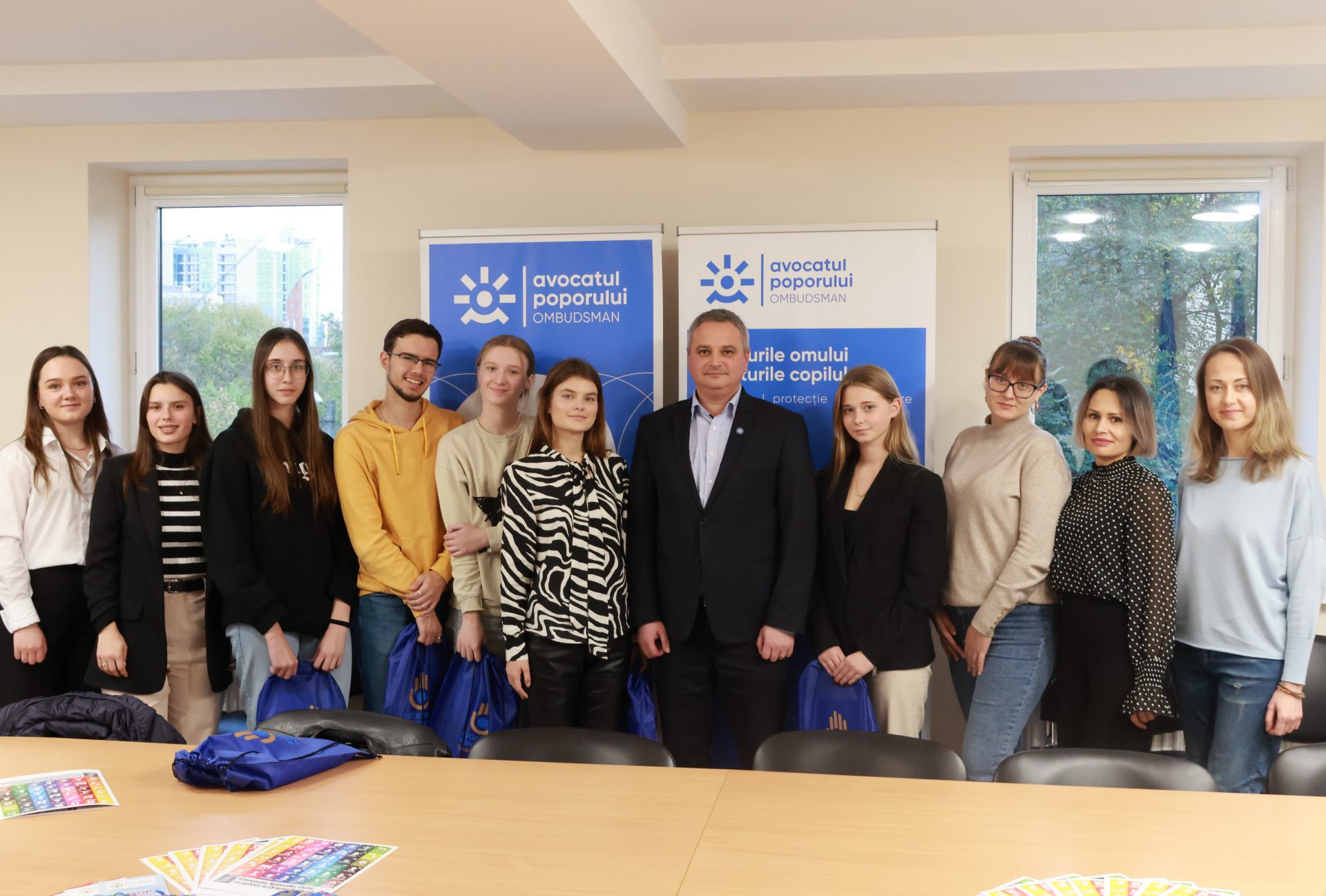 Avocatul Poporului pentru drepturile copilului s-a întâlnit cu un grup de tineri din Centrul Municipal de Tineret Chișinău